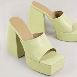 Peep toe chunky sole platform heel